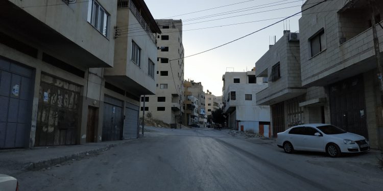 لليوم الثالث على التوالي: التزام أهالي بلاطة البلد لبيوتهم بسبب حالة الإغلاق التام وذلك بعد ظهور حالات إصابة بفيروس كورونا- الصور الساعة السابعة مساء قبل الغروب